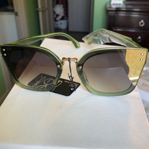 Sunglasses - Picture 3 of 8